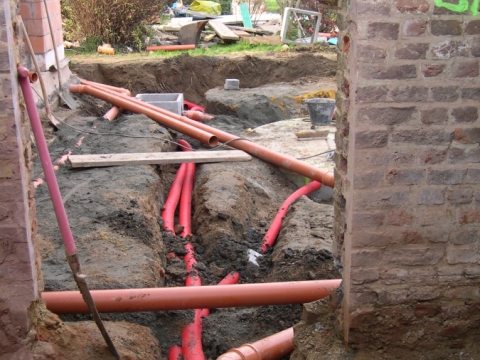 Pose de réseau d'égouttage