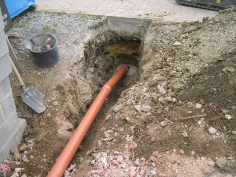 Pose de réseau d'égouttage