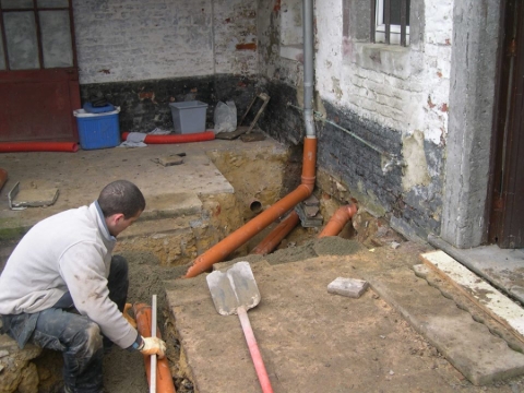 Pose de réseau d'égouttage